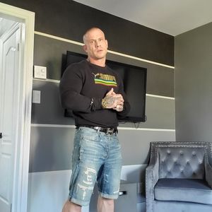 Puma Black and Gold Crewneck Men's M